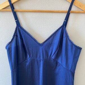 Vanity Fair vintage navy blue midi slip NWOT 💙 size 34 L